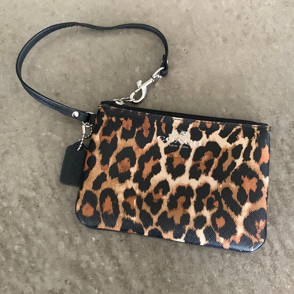 Coach Handbags - Coach Wristlet - EUC